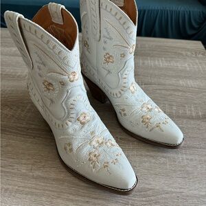 Dingo Floral Embroidered Booties